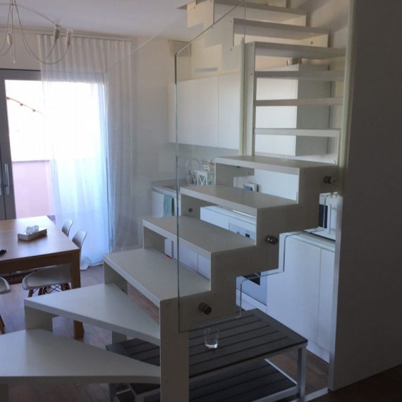 Realizzazione e progettazione zona cucina, living e scala per casa privata Celle Ligure